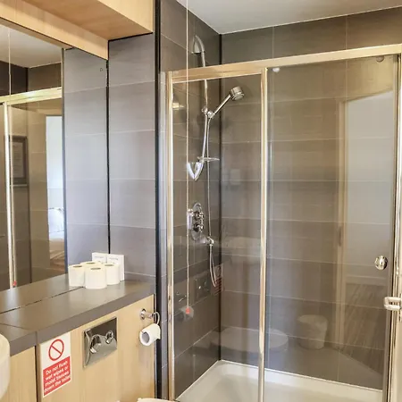 Jubilee Ground-floor Double Bedroom *