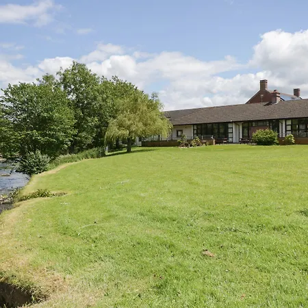 Jubilee Ground-floor Double Bedroom * Penrith