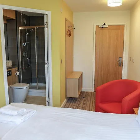 Jubilee Ground-floor Double Bedroom Сasa de vacaciones Penrith