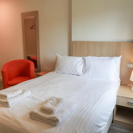 Jubilee Ground-floor Double Bedroom *