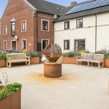 Jubilee Ground-floor Double Bedroom * Penrith