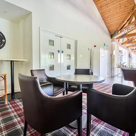 Jubilee Ground-floor Double Bedroom * Penrith